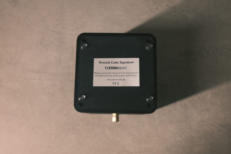 Bottom of ground box – Ground Cube Signature label