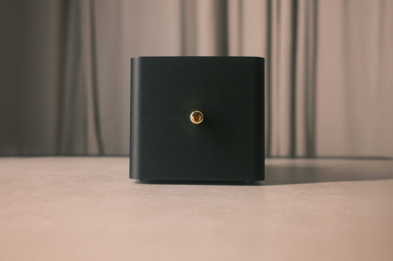 SteinMusic Ground Cube – black ground box on table, minimalist studio shot